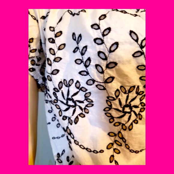 American Eagle Outfitters Black & White Retro Embroidered Sexy Boho Crop Top NWT - Picture 4 of 8